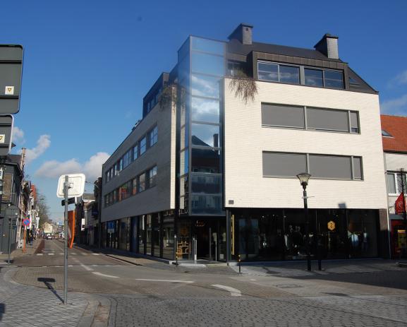 Winkel + appartementen Geel